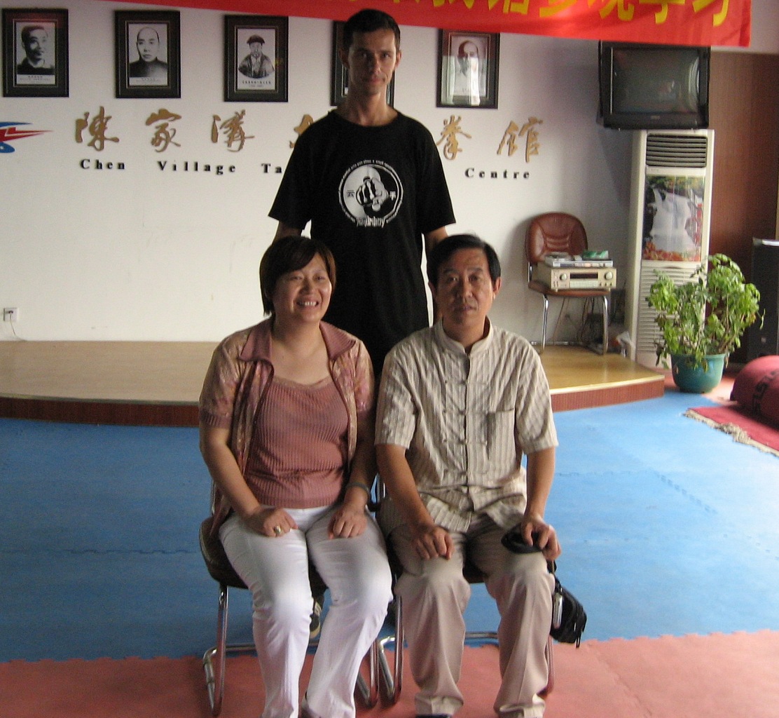  Решетников Д.В. с грандмастером Чэнь Чжэнлэем и его супругой.